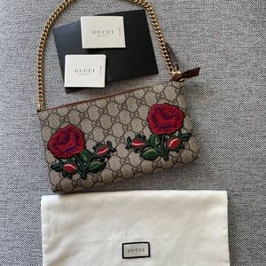 Authentic Gucci leather superem handbag Great condition